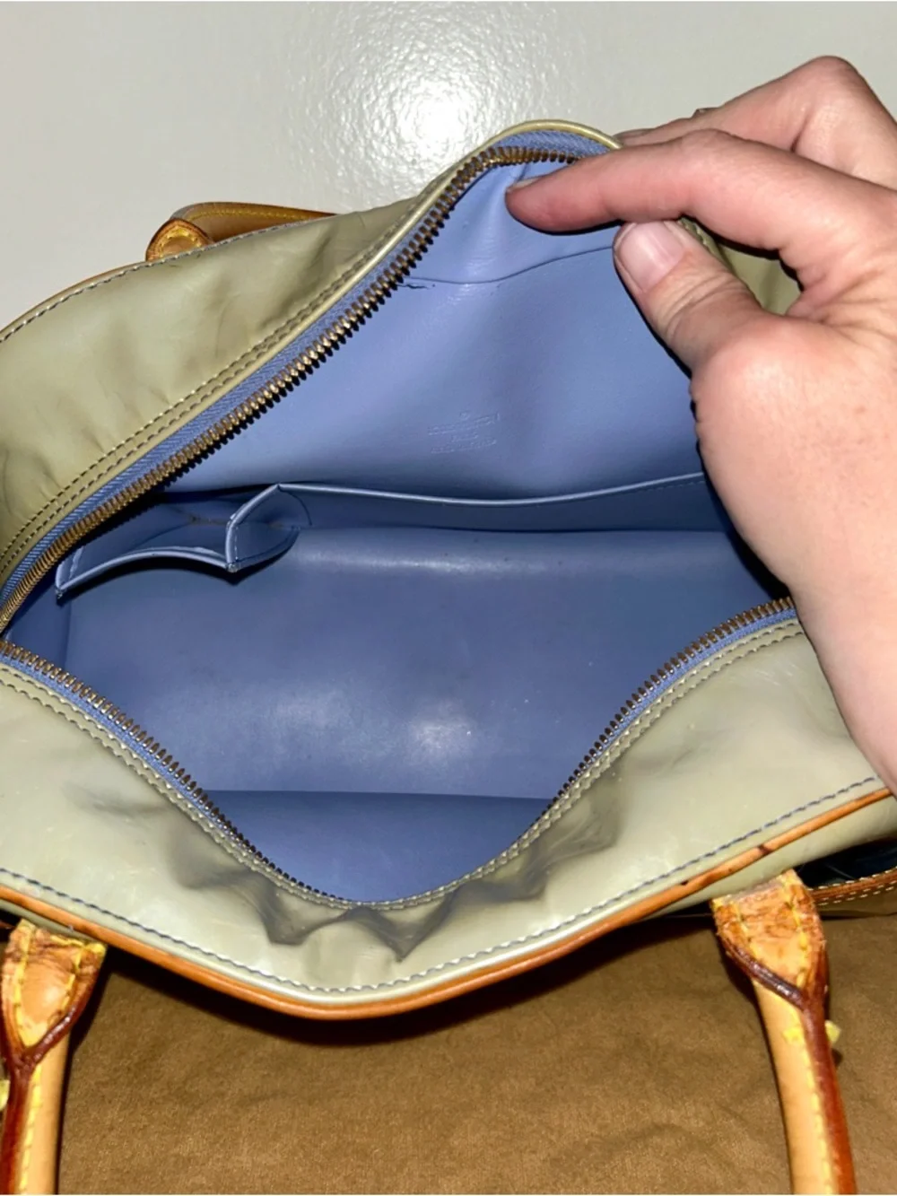 Auth Louis Vuitton Green Vernis Patent Tompkins Square Monogram Leather
Tote - Picture 13 of 15